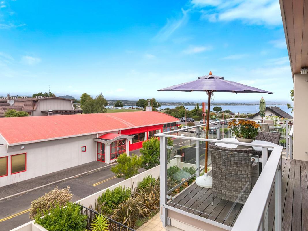 Relax On Roberts - Taupo Holiday Home Екстер'єр фото