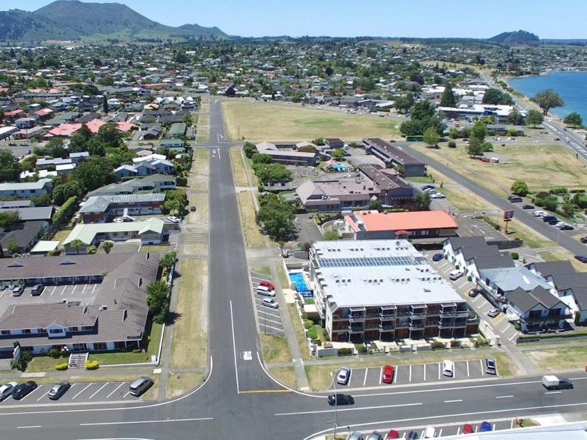 Relax On Roberts - Taupo Holiday Home Екстер'єр фото
