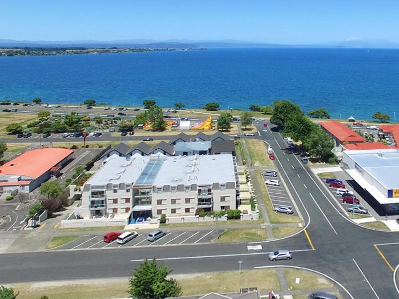 Relax On Roberts - Taupo Holiday Home Екстер'єр фото